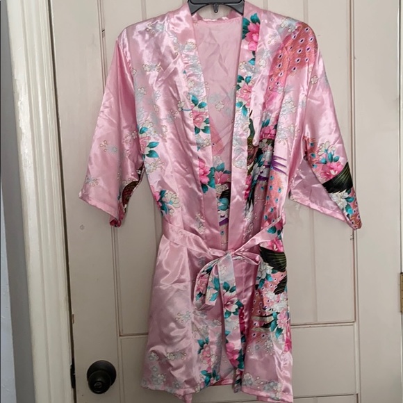 Robe - Picture 2 of 3